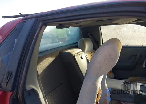 1986 Pontiac Fiero Sport z USA, uszkodzony, nr VIN 1G2PM37R5GP231779